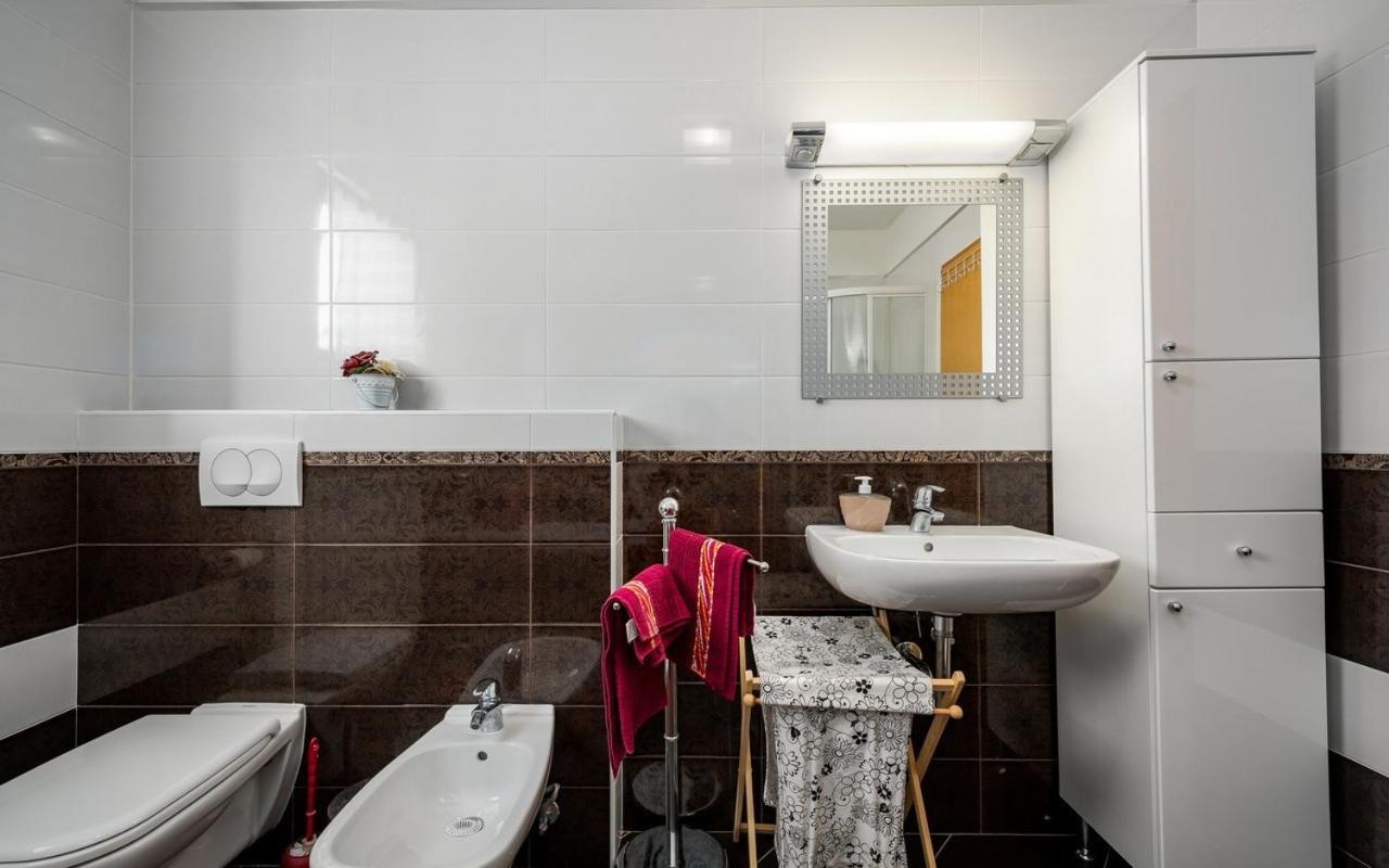 Iva House With Apartment อูมัค ภายนอก รูปภาพ